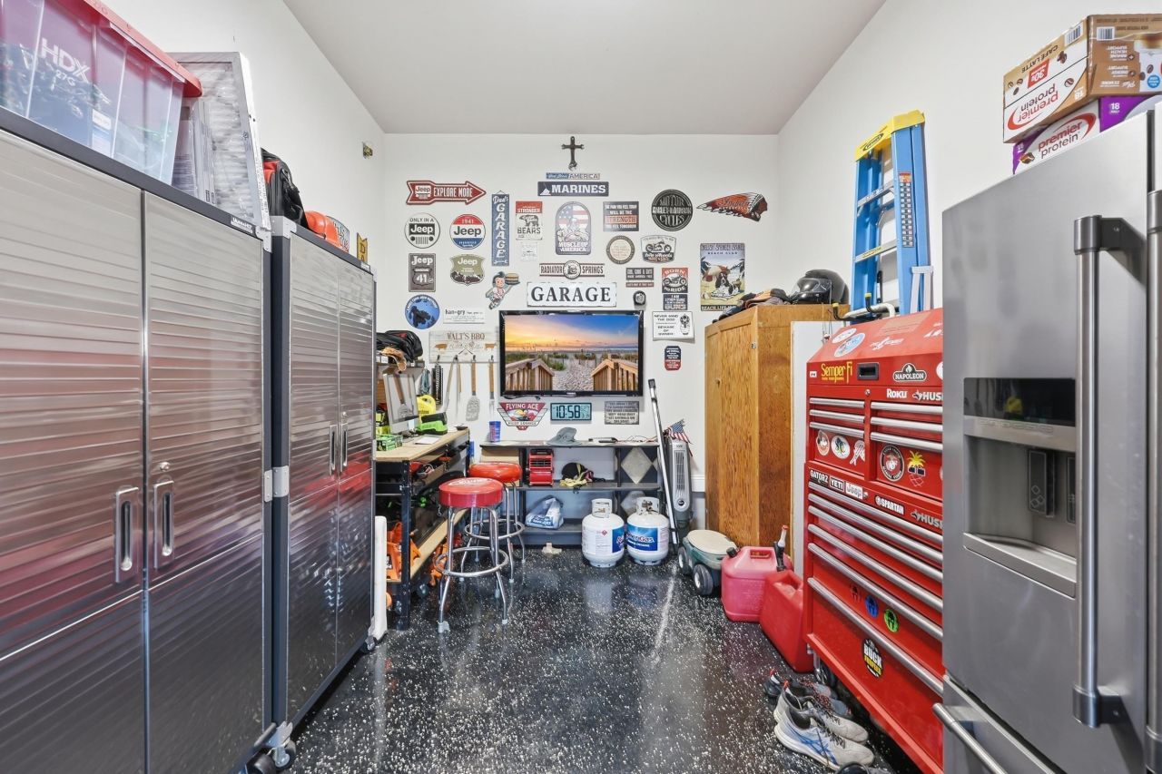 6431 Berg St. Photo 24