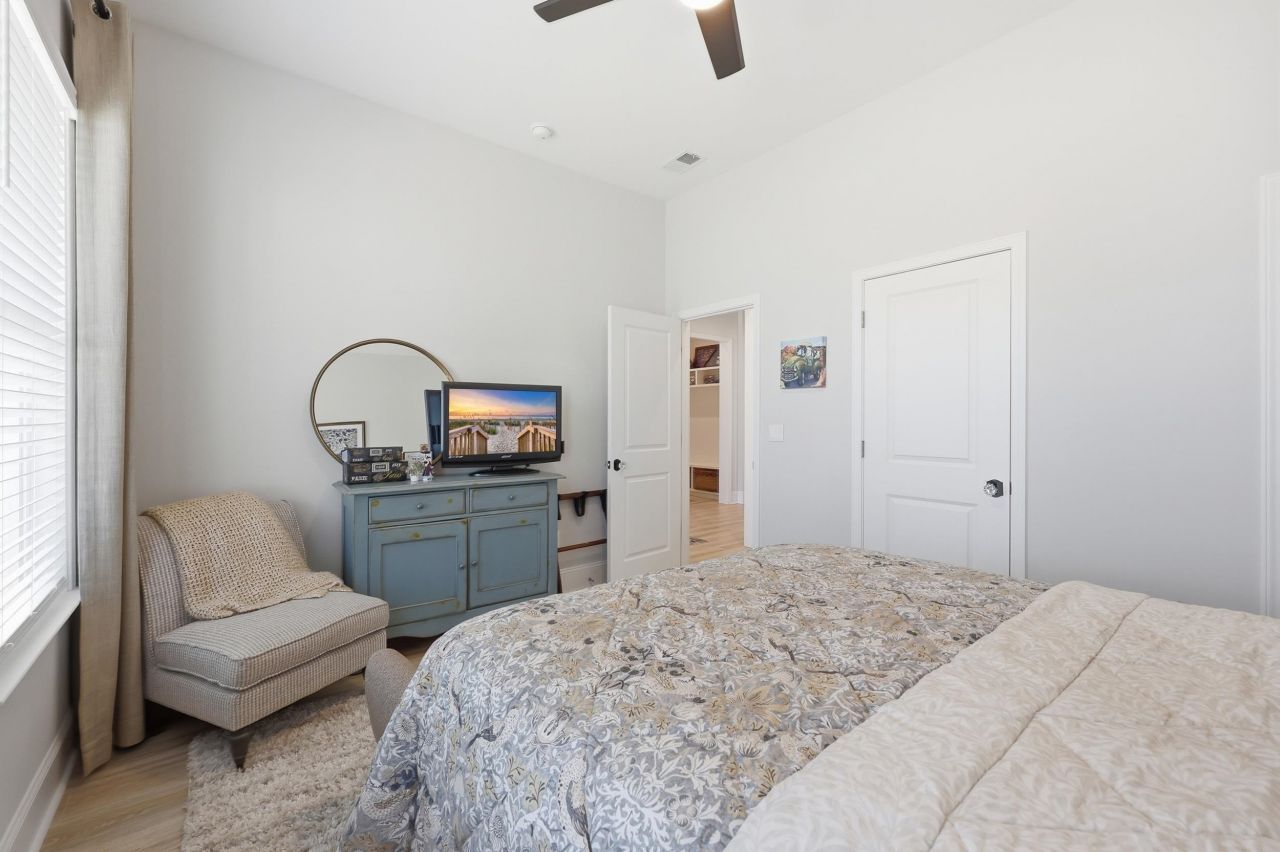 6431 Berg St. Photo 8