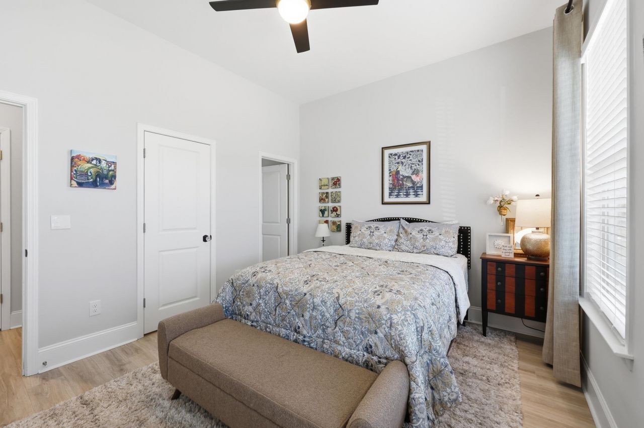 6431 Berg St. Photo 9