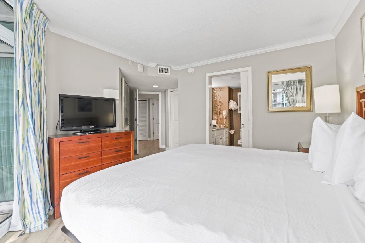 5300 N Ocean Blvd.  Photo 21