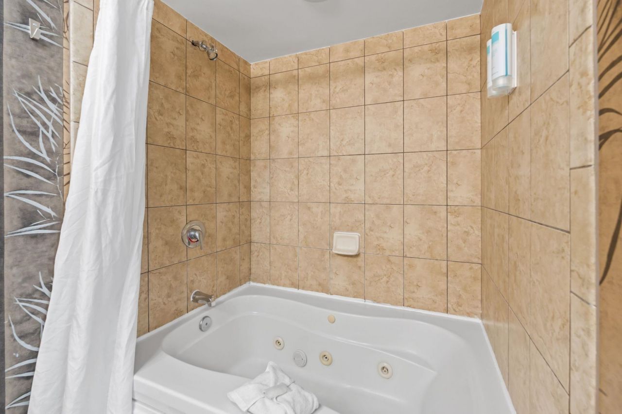 5300 N Ocean Blvd.  Photo 25