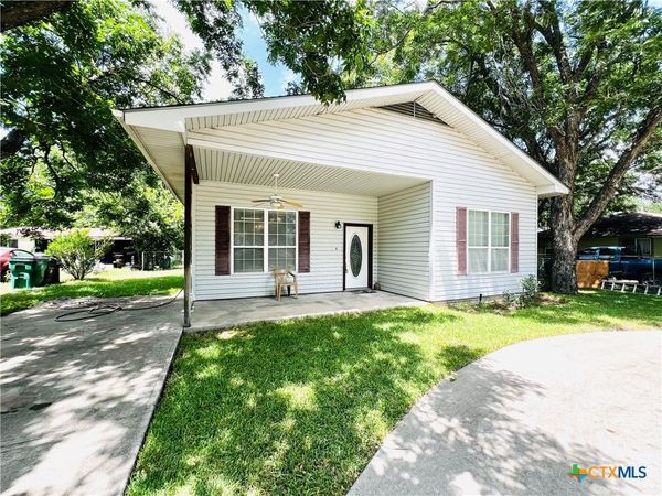 208 E 20th Street , Cameron, TX 76520