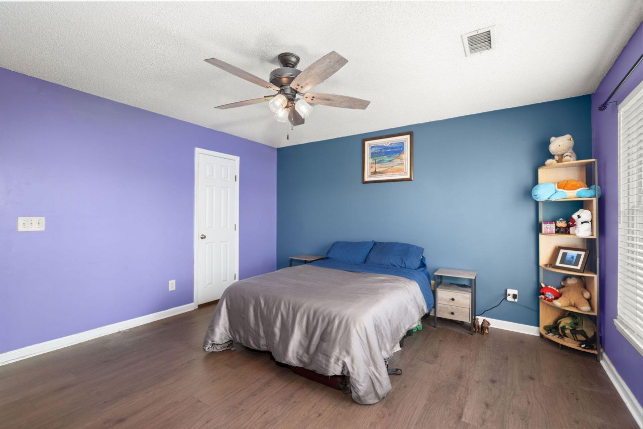 262 Okehampton Drive Photo 17