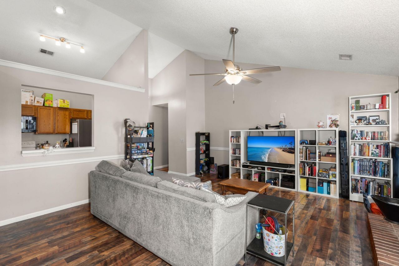 262 Okehampton Drive Photo 6