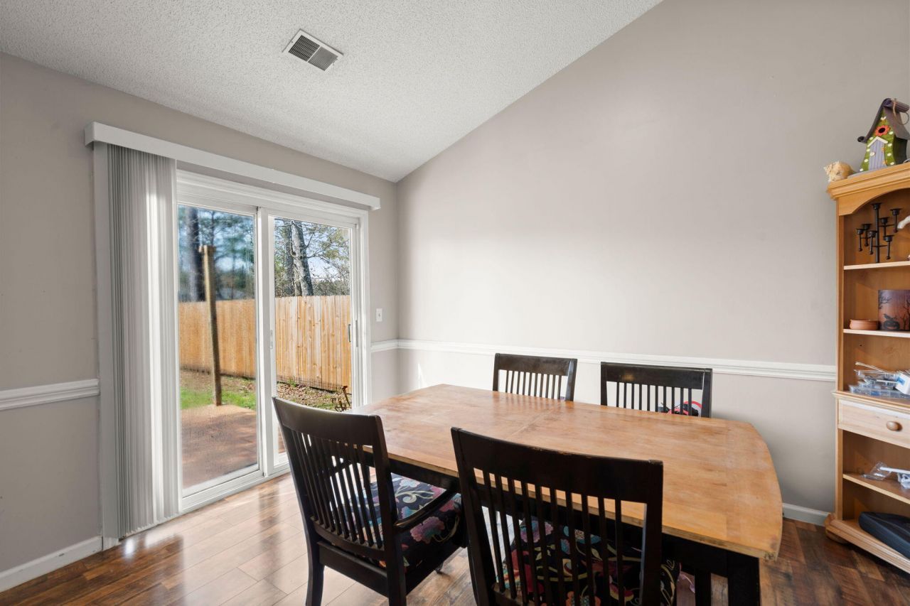 262 Okehampton Drive Photo 7