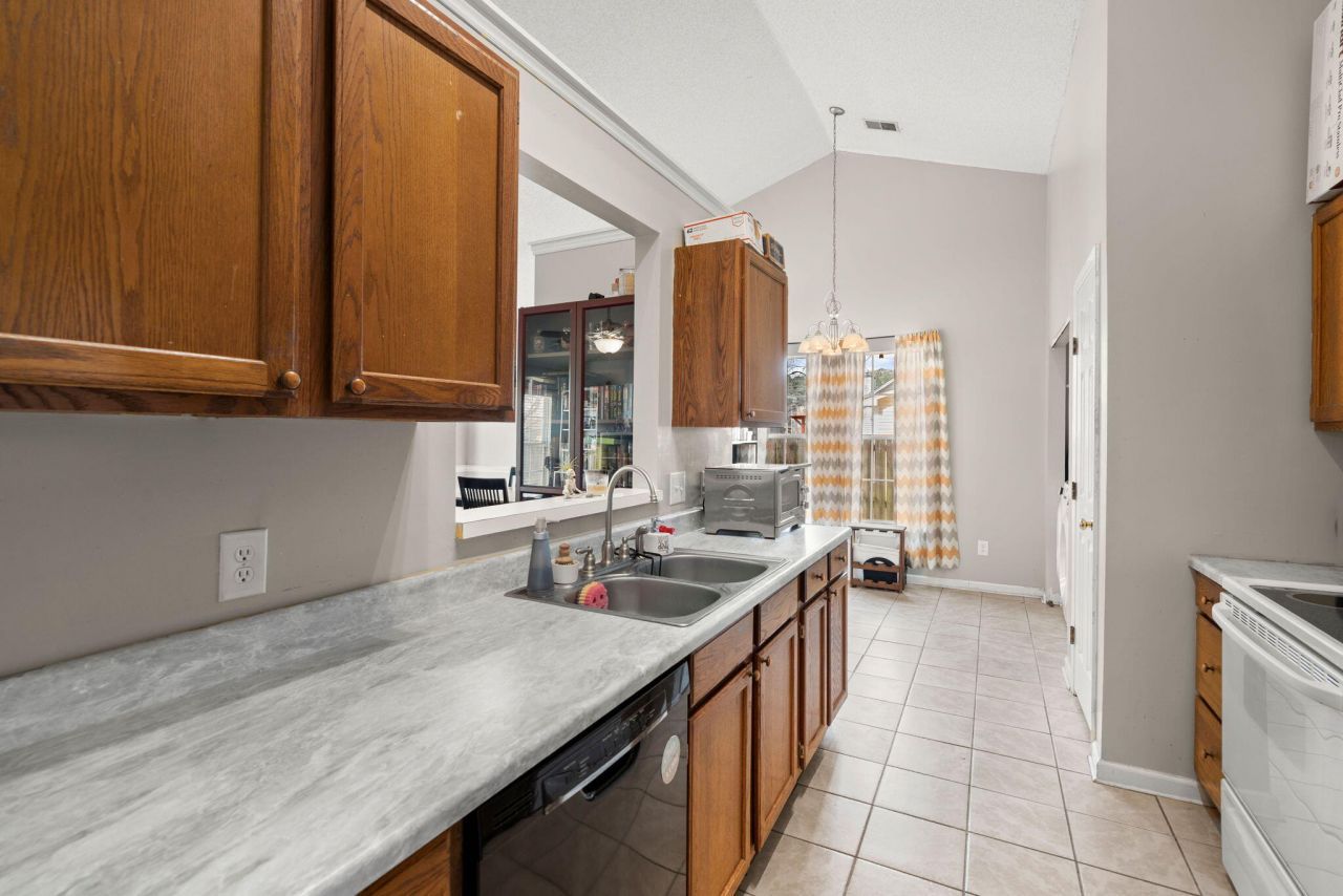 262 Okehampton Drive Photo 9