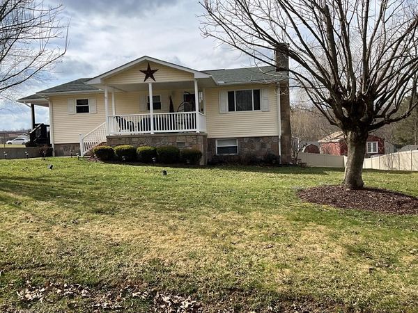 136 Taft Street, CRAB ORCHARD, WV 25827