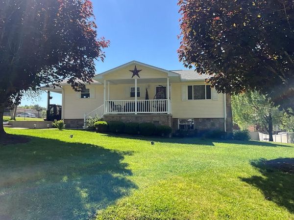 136 Taft Street, CRAB ORCHARD, WV 25827