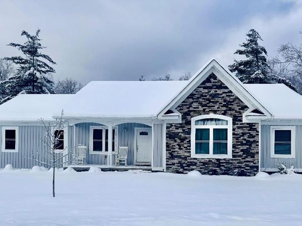 102 Pembroke Ln, DANIELS, WV 25832