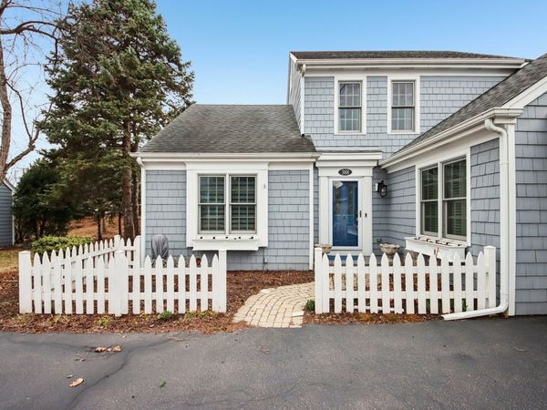 388 Narragansett Court, Crystal Lake, IL 60012