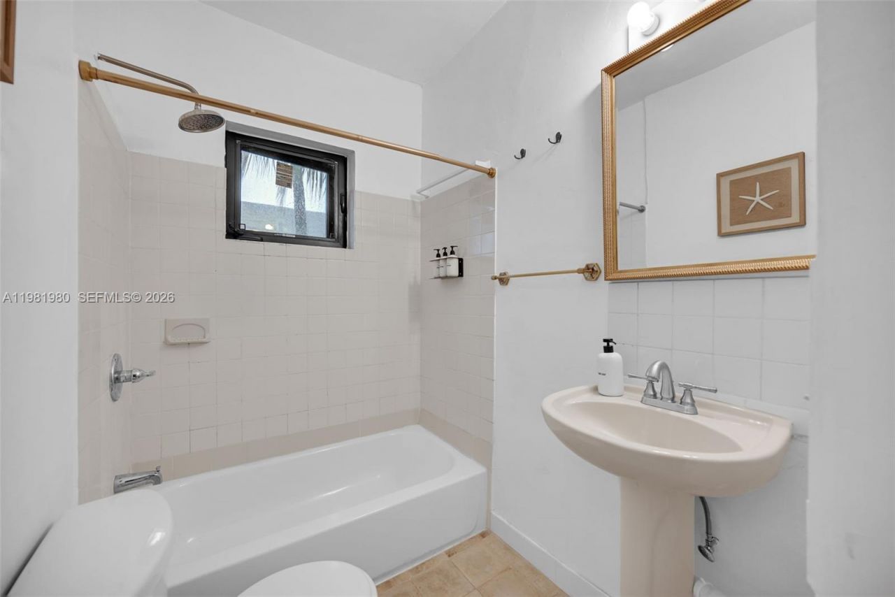 528 NW 47th St, Unit 2, Miami, FL 33127 Photo