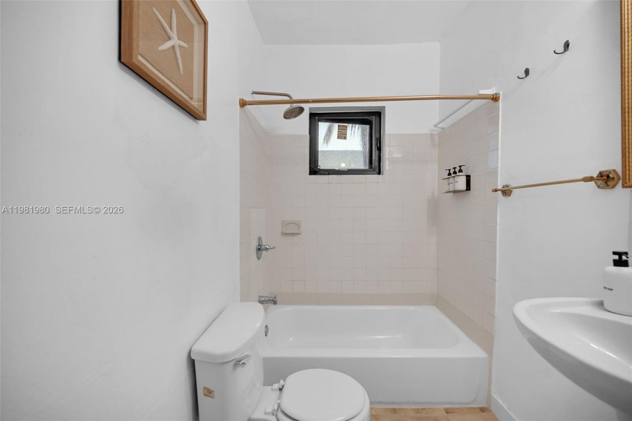 528 NW 47th St, Unit 2, Miami, FL 33127 Photo