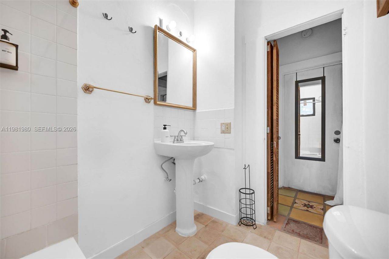 528 NW 47th St, Unit 2, Miami, FL 33127 Photo