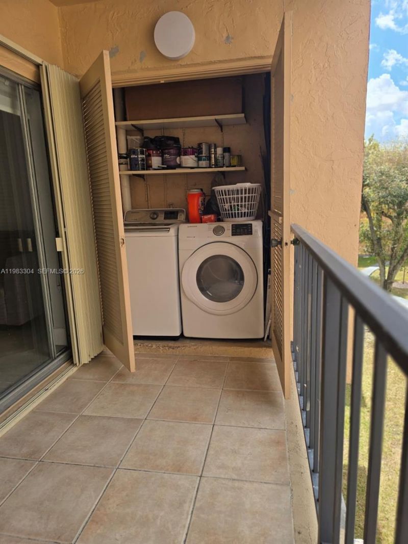 13715 Kendale Lakes Cir, Unit A-308, Miami, FL 33183 Photo