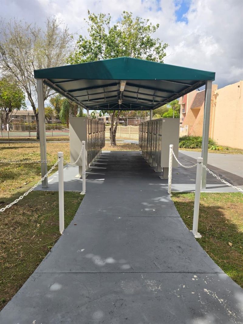 13715 Kendale Lakes Cir, Unit A-308, Miami, FL 33183 Photo