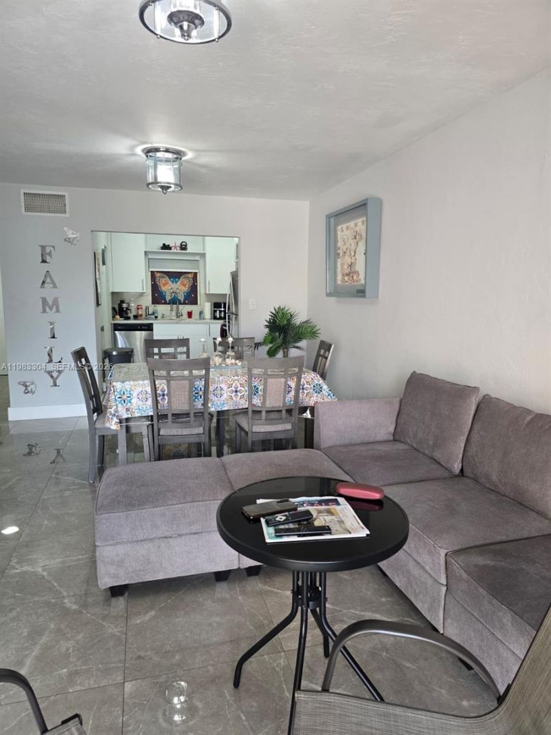 13715 Kendale Lakes Cir, Unit A-308, Miami, FL 33183 Photo