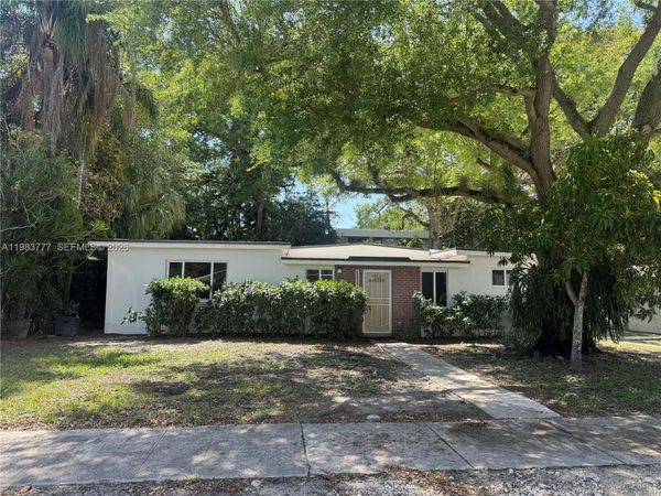 3920 Charles Ter , Miami, FL 33133