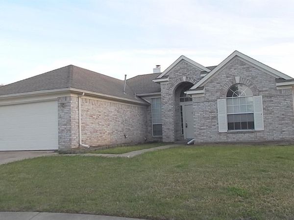 804 Sansome Drive, Arlington, TX 76018