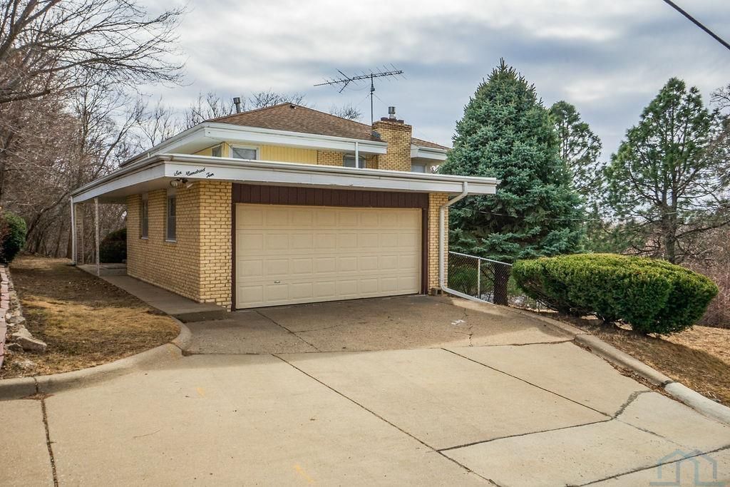 610 39th St, Sioux City, IA 51104 Main Photo