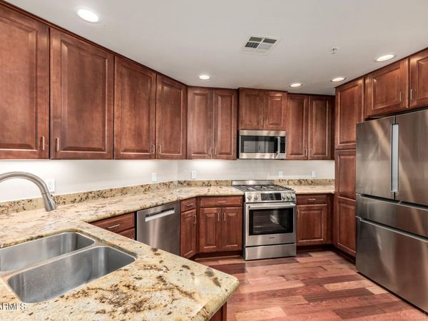 5450 E DEER VALLEY Drive, Unit 1214, Phoenix, AZ 85054