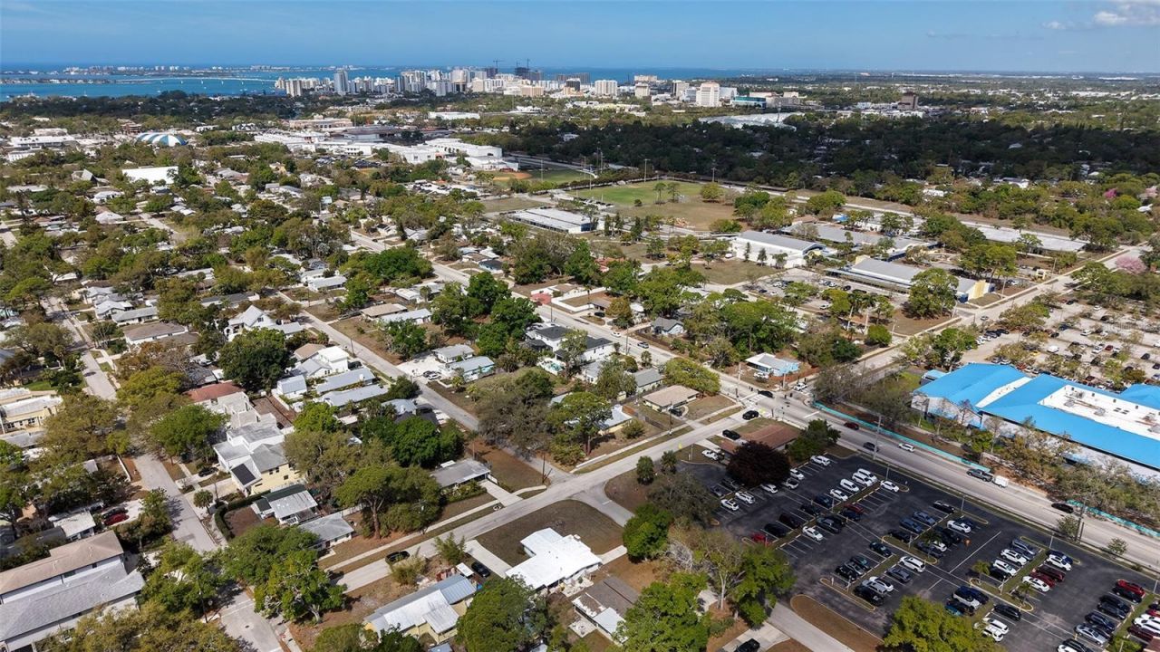 2600 Loma Linda Street , Sarasota, FL 34239 Photo