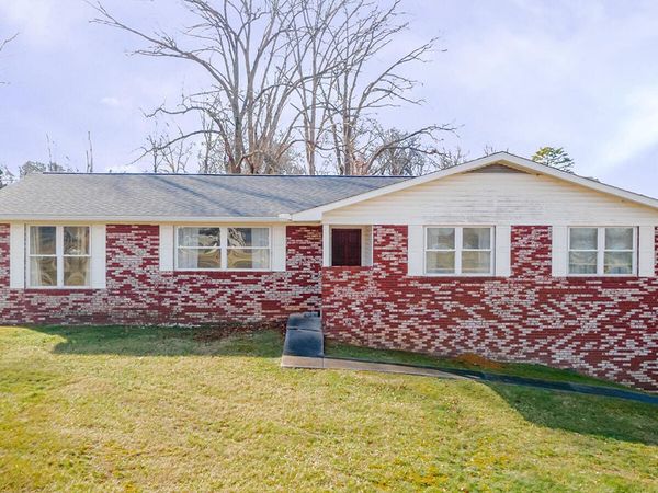 1836 Forest Hill Road , Maryville, TN 37803