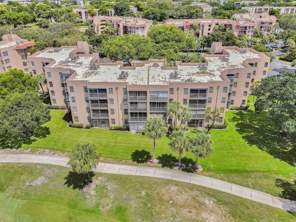 9531 Seagrape Drive, Unit 305, Davie, FL 33324