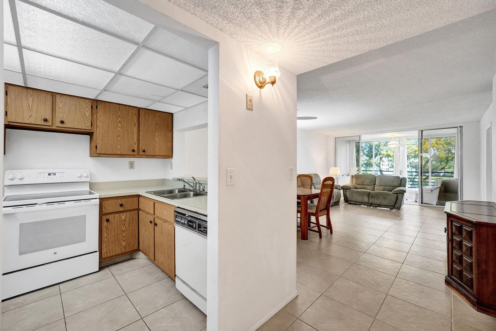 9531 Seagrape Drive, Unit 305, Davie, FL 33324 Photo