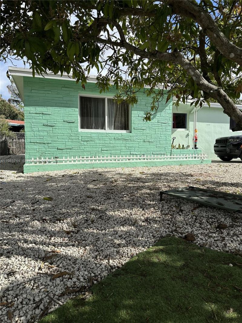 700 SW 28th Ter , Fort Lauderdale, FL 33312 Photo