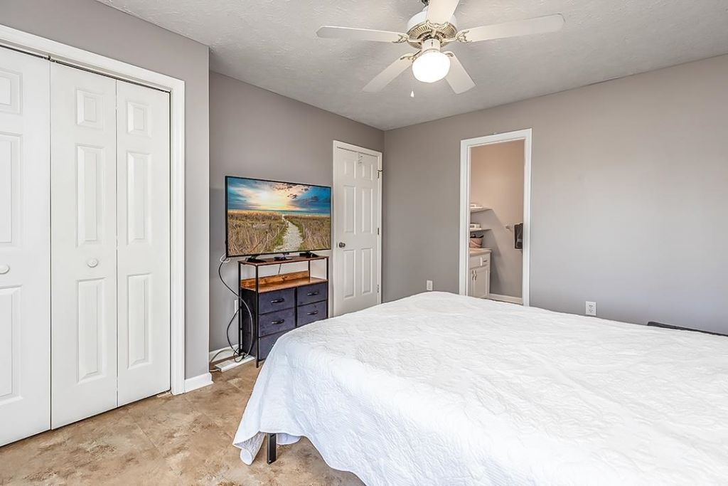 453 Red River Ct. Photo 26