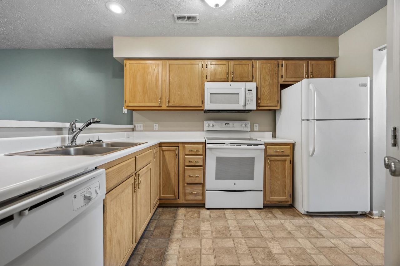 453 Red River Ct. Photo 35