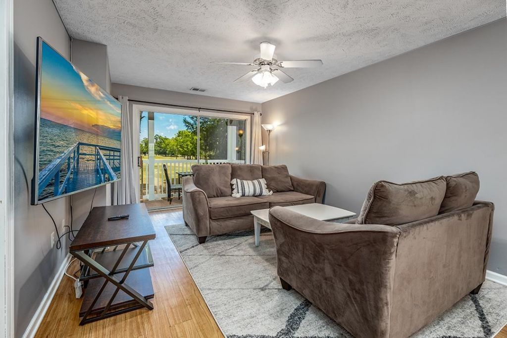 453 Red River Ct. Photo 7