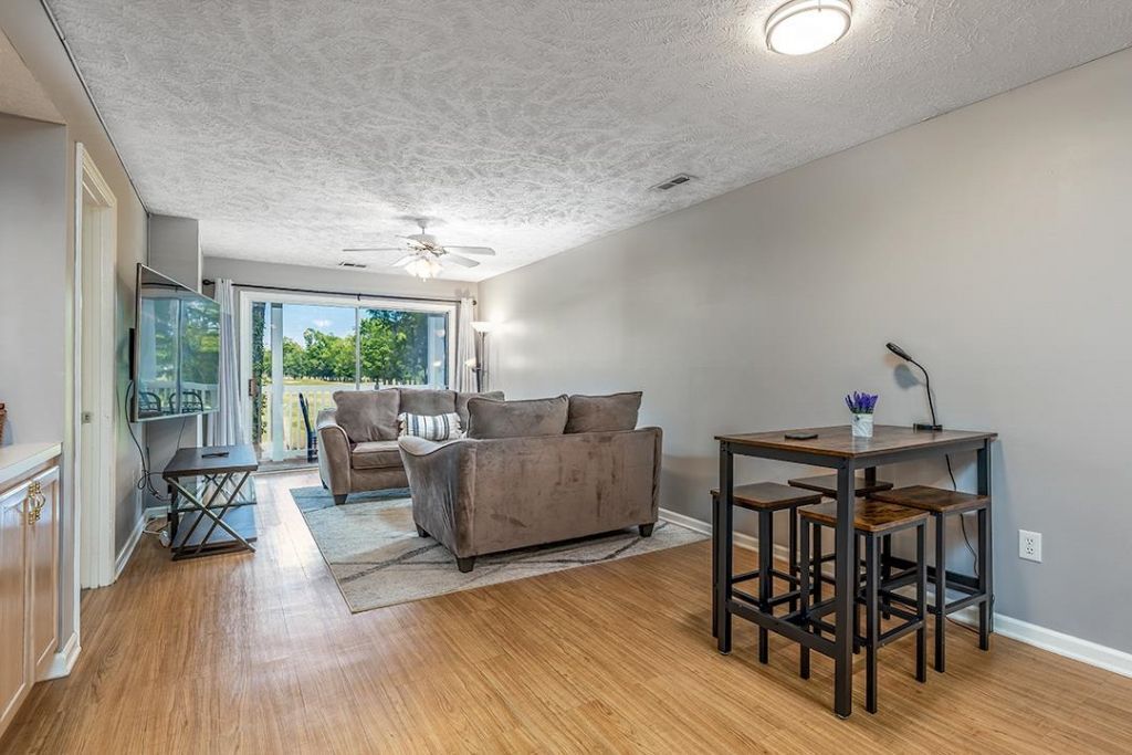 453 Red River Ct. Photo 8