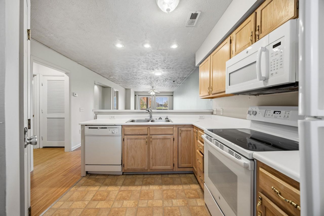 453 Red River Ct. Photo 9