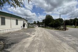 2728 Spruill Avenue  photo 4