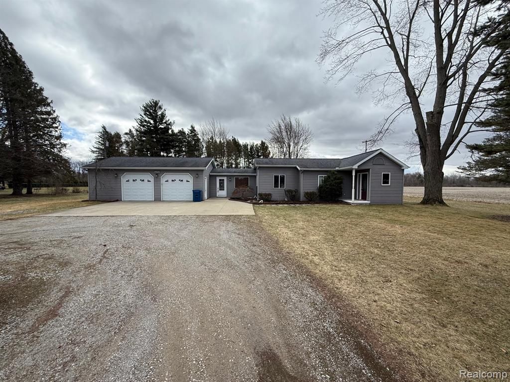 958 N Cass Avenue, Vassar, MI 48768 Main Photo