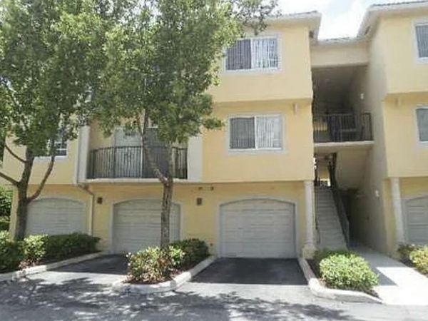 500 Crestwood Court N, Unit 517, Royal Palm Beach, FL 33411