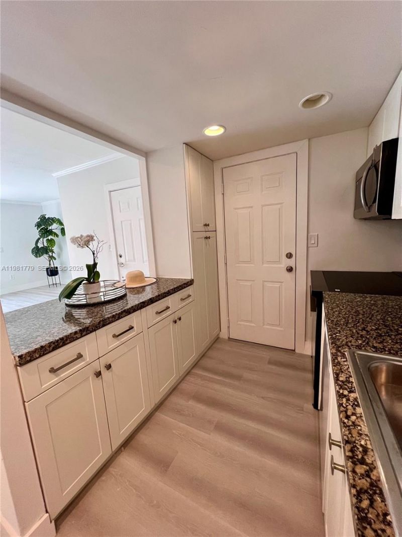 290 Sunrise Dr , Unit 1-H, Key Biscayne, FL 33149 Photo