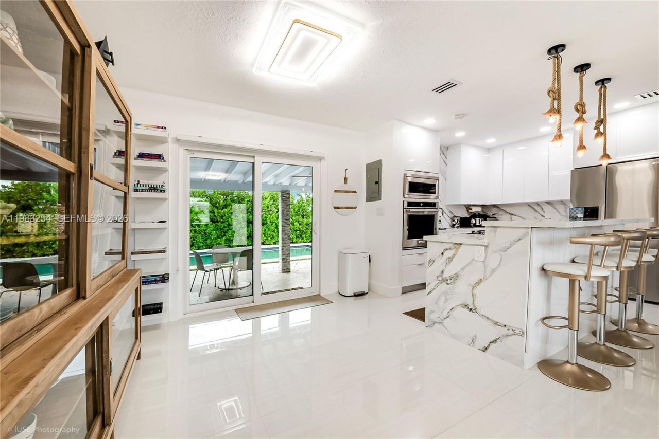 7235 SW 39th St, Miami, FL 33155 Photo