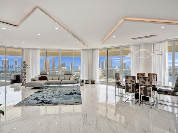 2800 Island Blvd, Unit 3005, Aventura, FL 33160