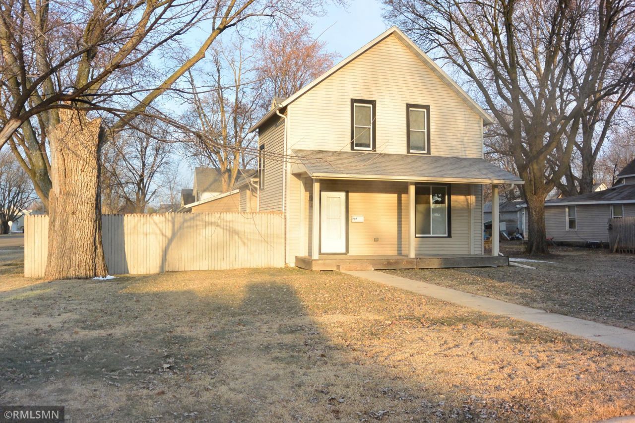 707 Ford Avenue N, Glencoe, MN 55336 Main Photo