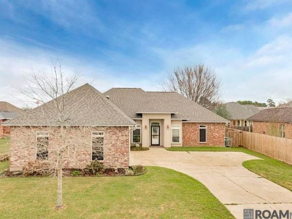 2210 Willowridge Ave, Port Allen, LA 70767