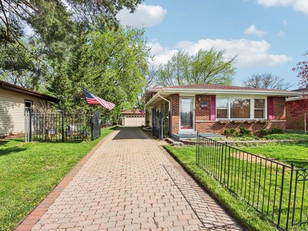 2176 N Westmoreland Drive, Palatine, IL 60074