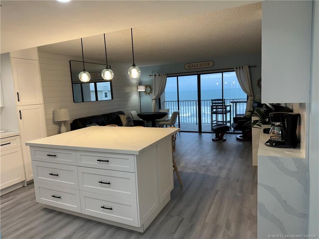 429 NE Tradewind Lane, Unit 405, Stuart, FL 34996 Photo