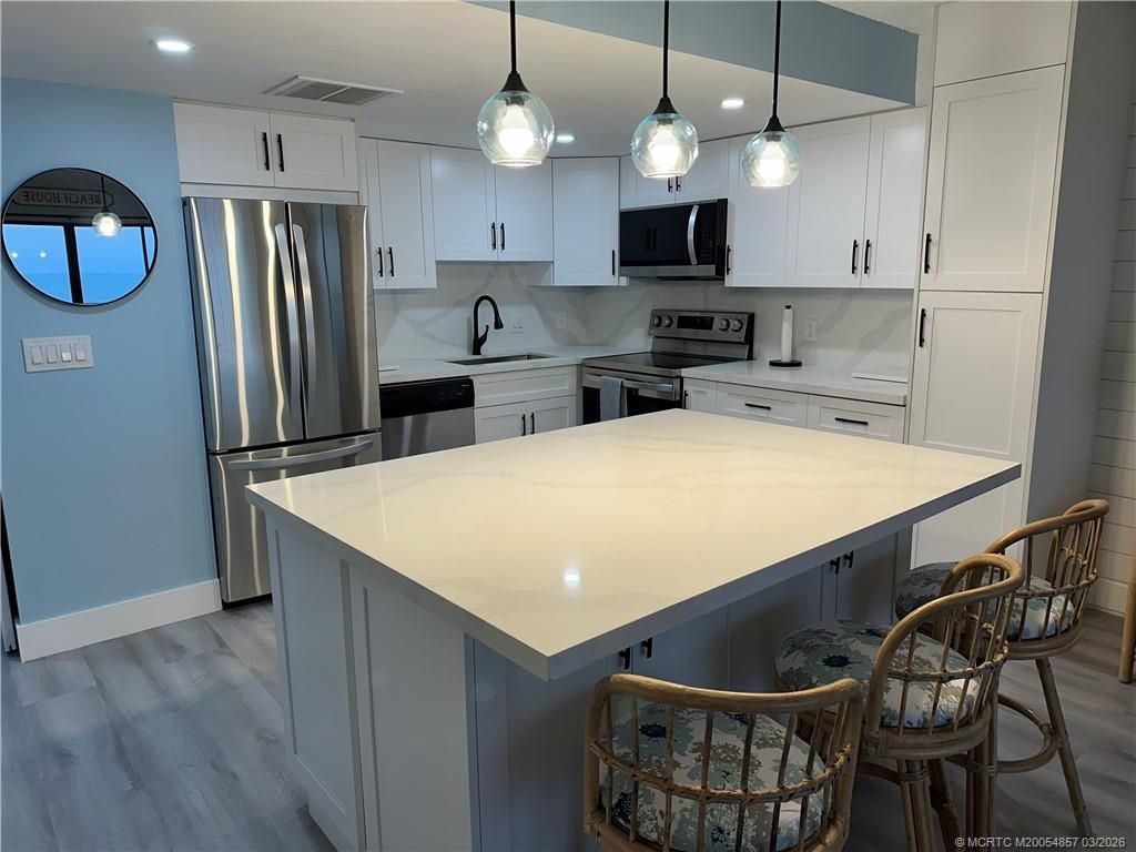 429 NE Tradewind Lane, Unit 405, Stuart, FL 34996 Photo