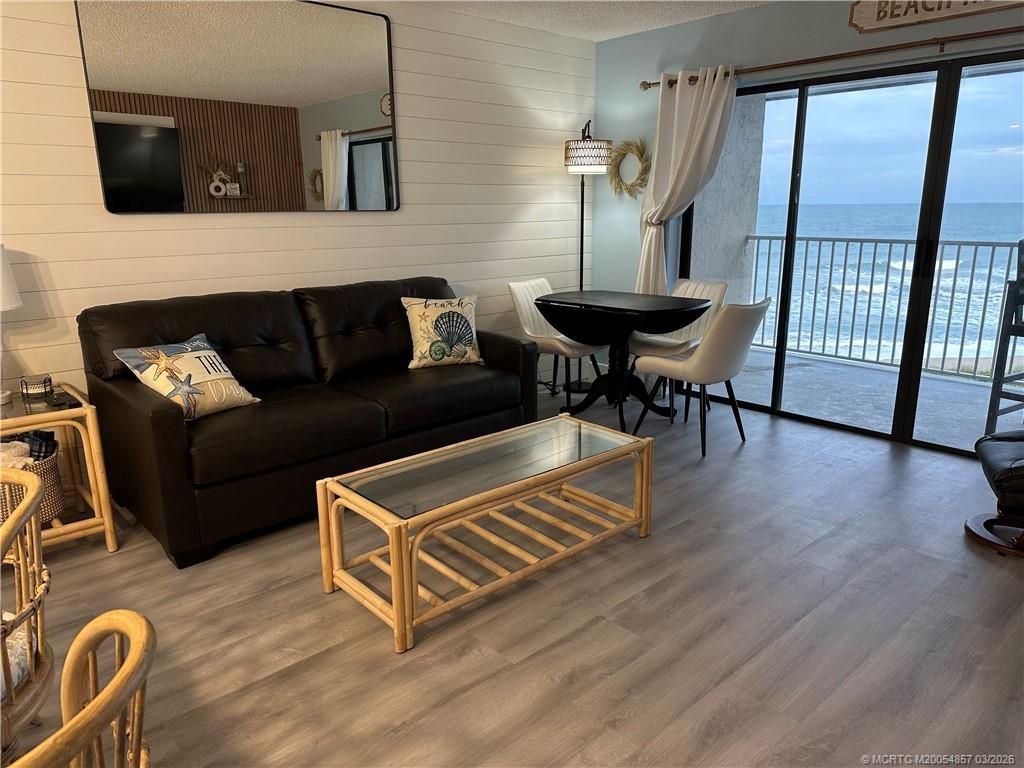 429 NE Tradewind Lane, Unit 405, Stuart, FL 34996 Photo