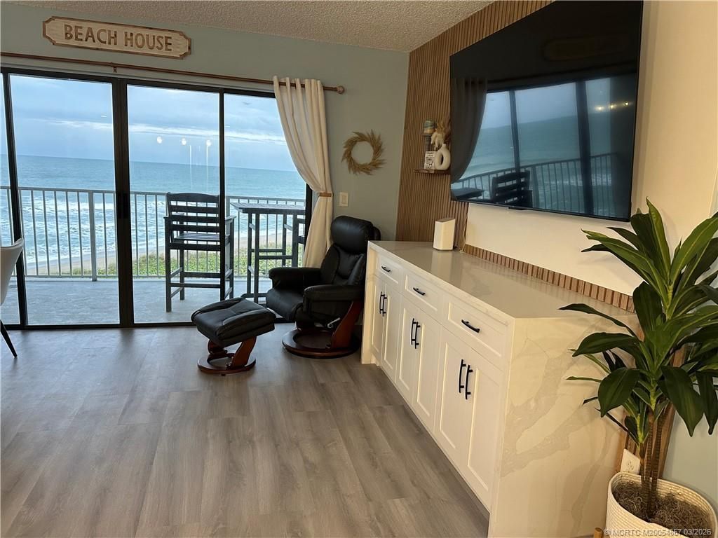 429 NE Tradewind Lane, Unit 405, Stuart, FL 34996 Photo