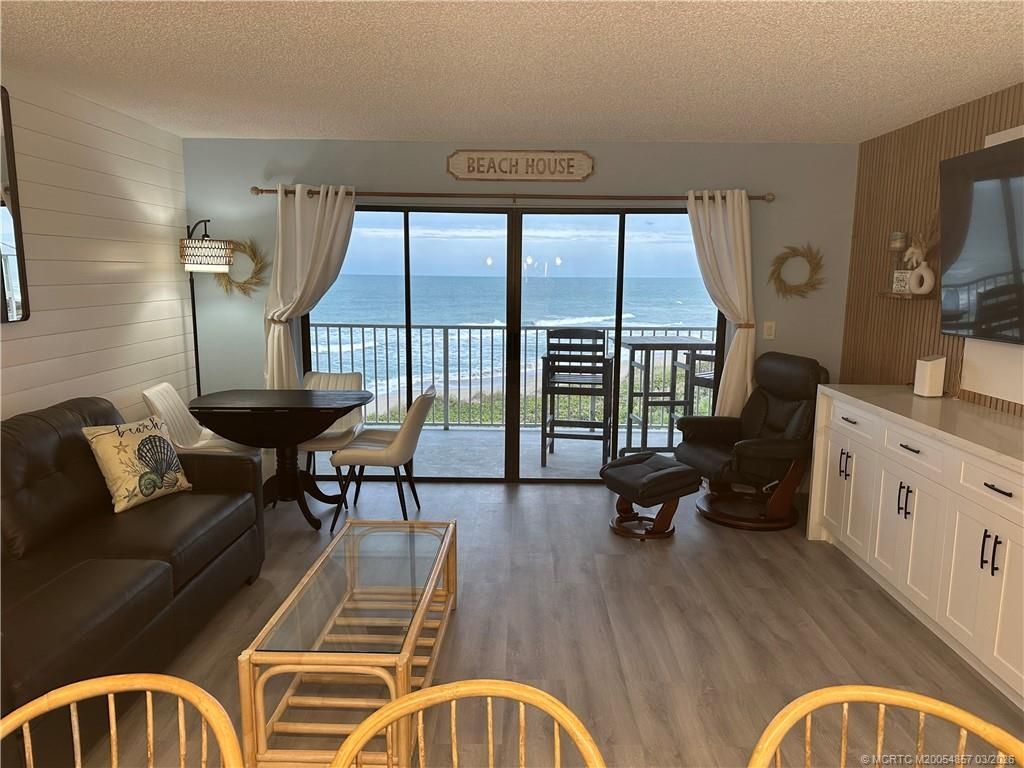 429 NE Tradewind Lane, Unit 405, Stuart, FL 34996 Photo