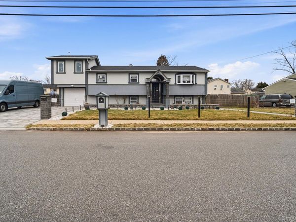 568 Centerwood Street, West Babylon, NY 11704