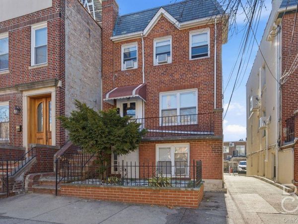 25-49 42nd Street , Astoria, NY 11103